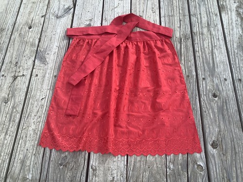 Red eyelet half apron - red,